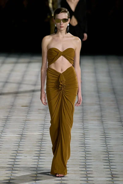 Look 12